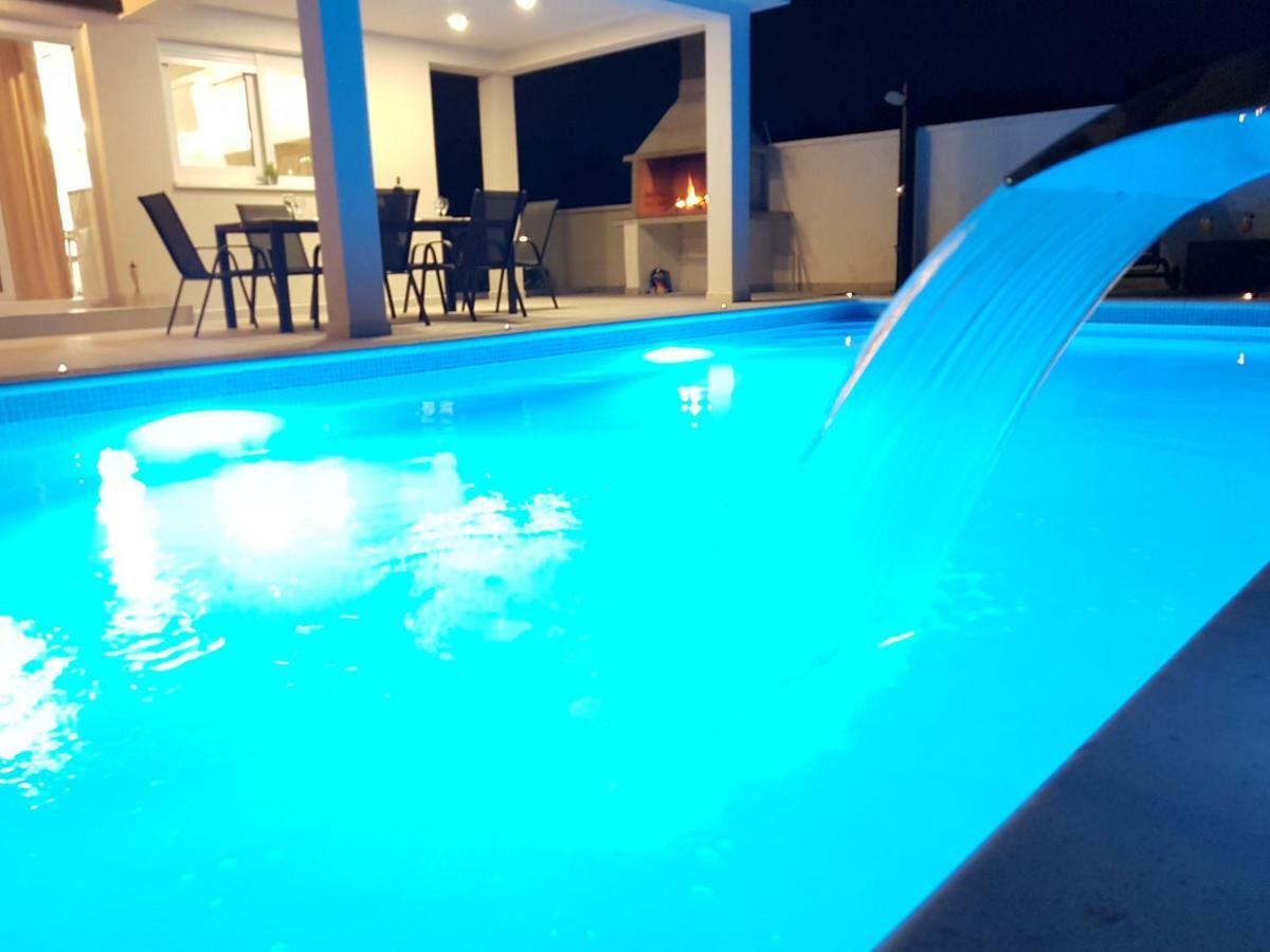 Villas Sabun - Modern House With Heated Pool Privlaka  Exterior foto