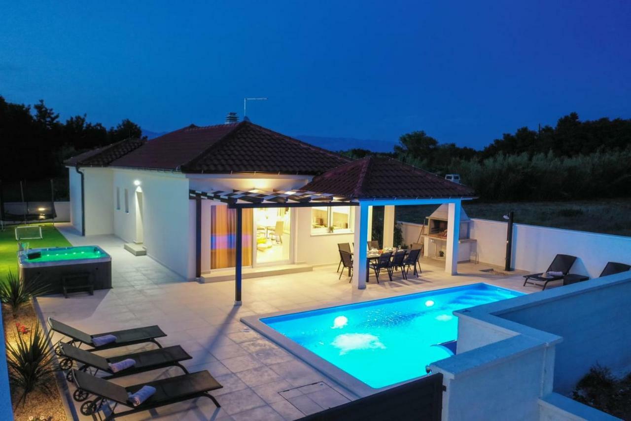 Villas Sabun - Modern House With Heated Pool Privlaka  Exterior foto