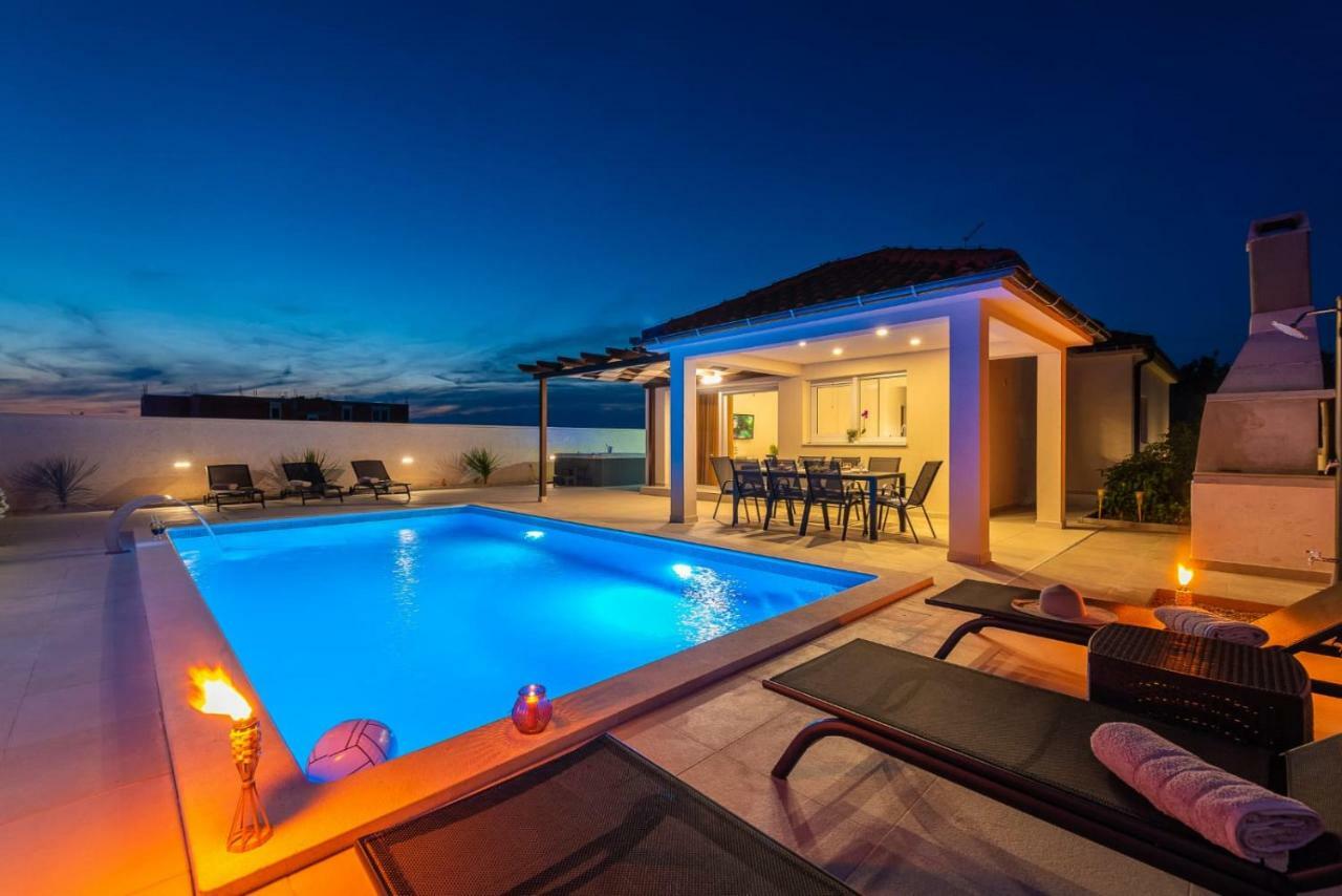 Villas Sabun - Modern House With Heated Pool Privlaka  Exterior foto