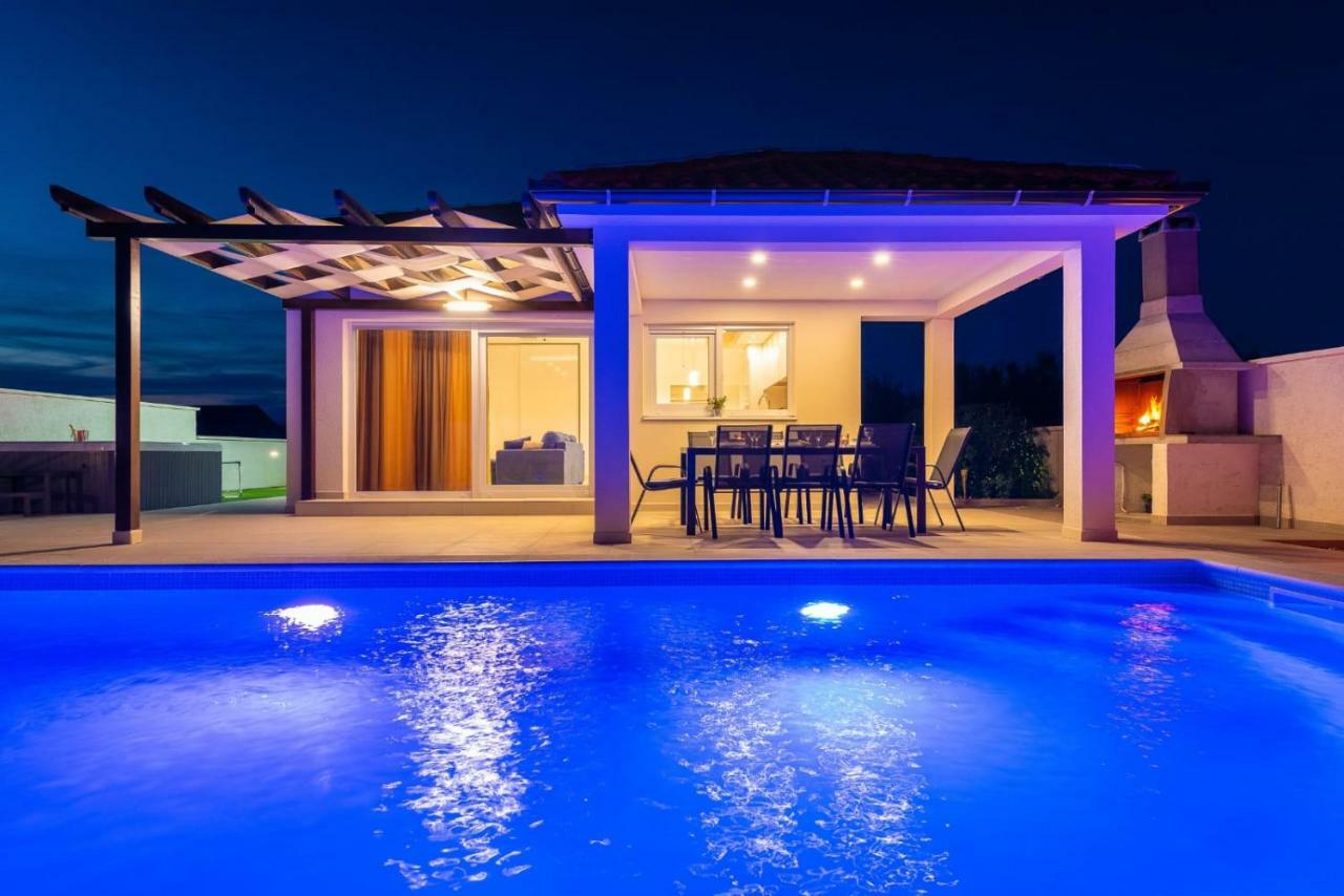 Villas Sabun - Modern House With Heated Pool Privlaka  Exterior foto