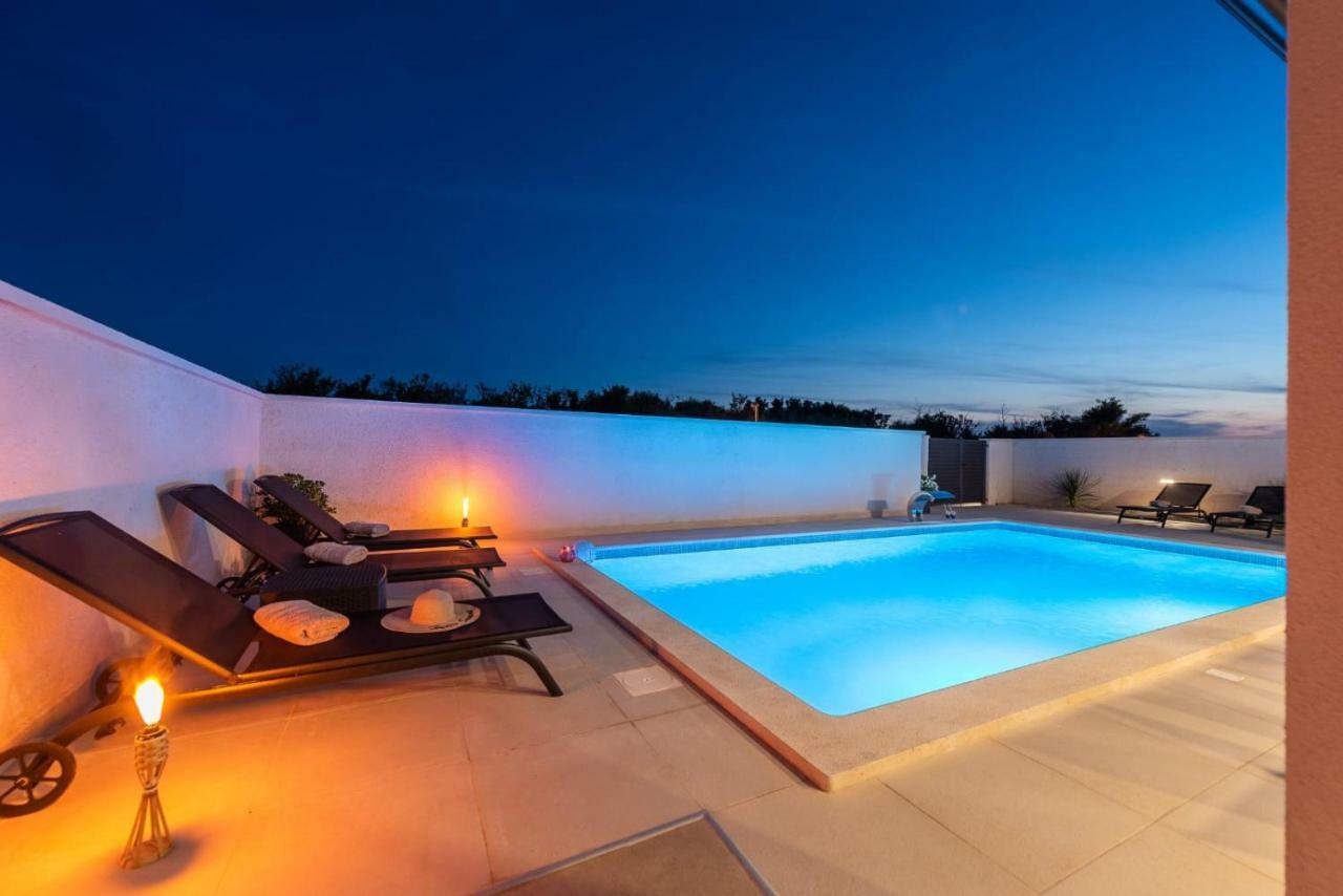 Villas Sabun - Modern House With Heated Pool Privlaka  Exterior foto