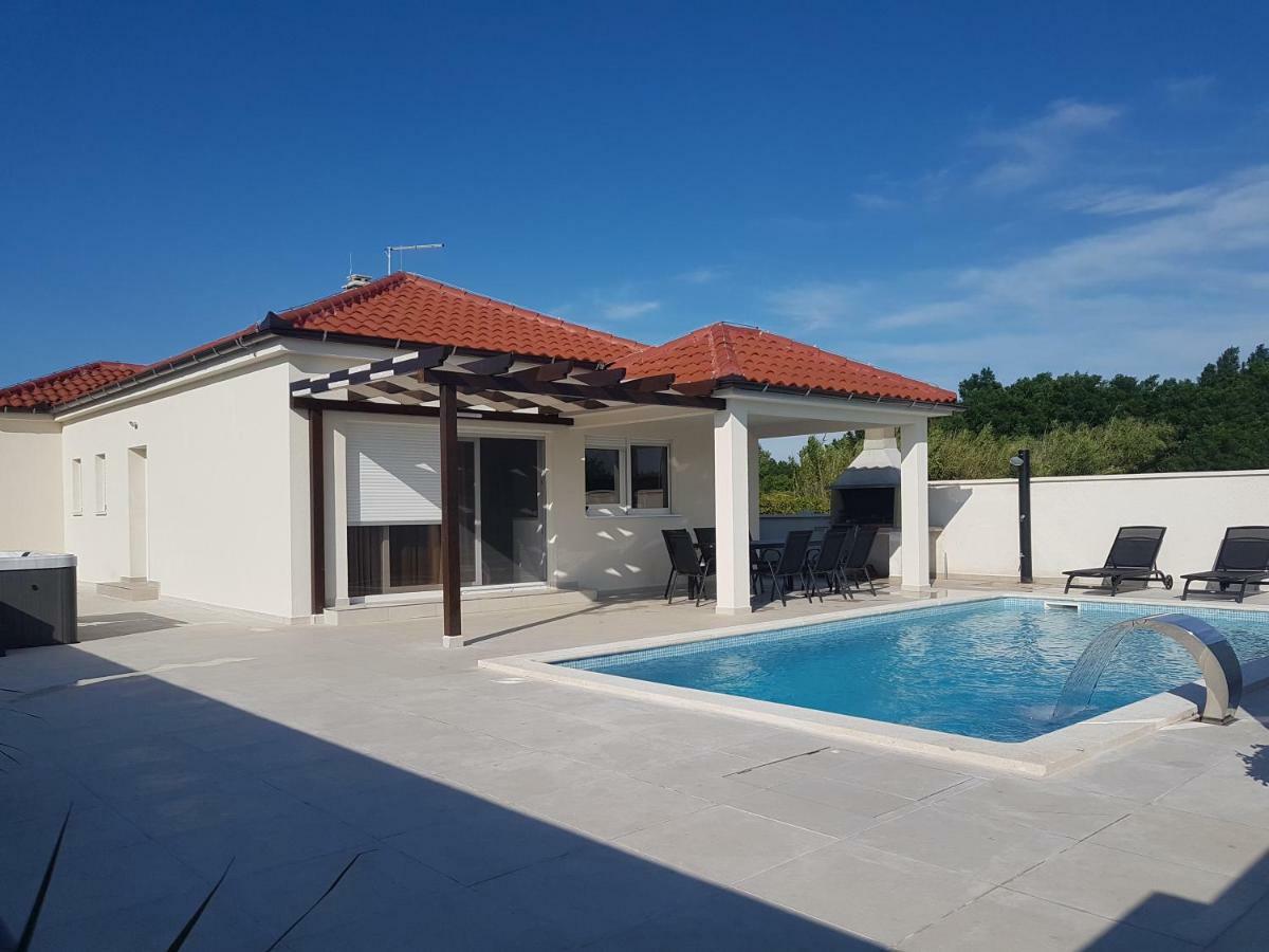 Villas Sabun - Modern House With Heated Pool Privlaka  Exterior foto