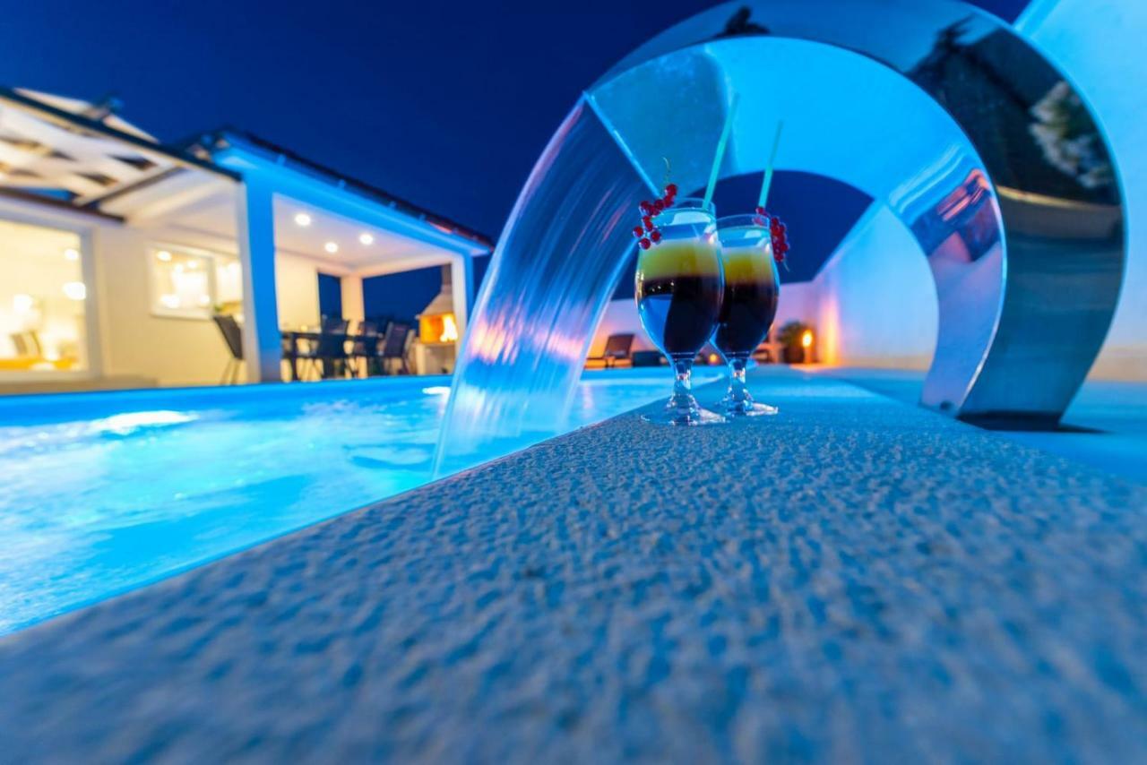 Villas Sabun - Modern House With Heated Pool Privlaka  Exterior foto